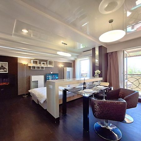 Найбільше Ліжко У Полтаві Мережа Alex Apartments Цілодобово Безконтактне Заселення ポルタヴァ エクステリア 写真