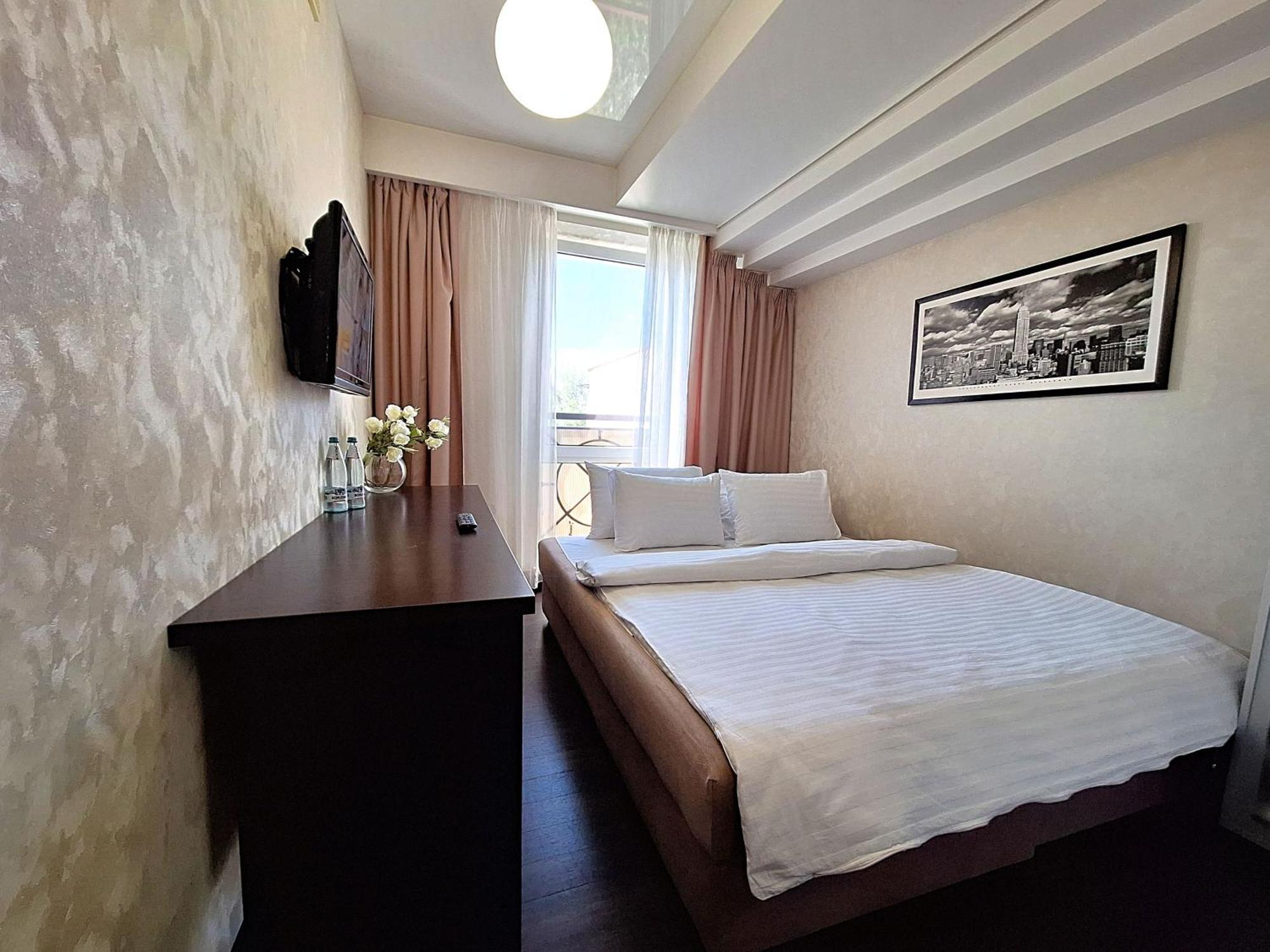 Найбільше Ліжко У Полтаві Мережа Alex Apartments Цілодобово Безконтактне Заселення ポルタヴァ エクステリア 写真